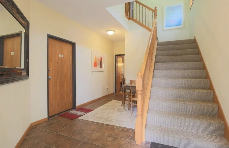 Entry - 3514 Grand Ave S