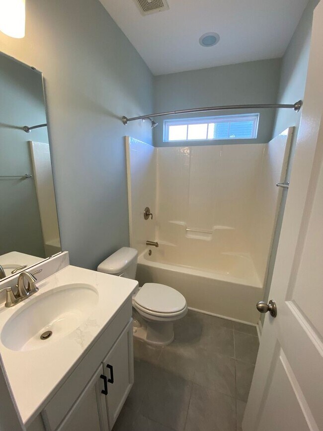 Building Photo - LEGEND OAKS DORCHESTER DISTRICT TWO SCHOOLS