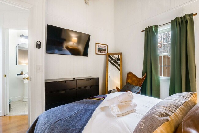 Building Photo - 2964 Hopkins Dr