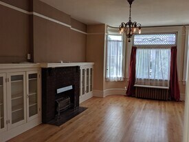 Living Room - 812 W Granite St