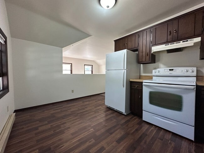 Building Photo - 822 3rd St