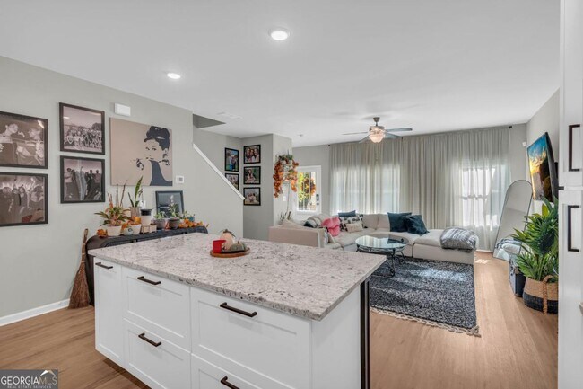 Building Photo - 1954 Sanford Dr