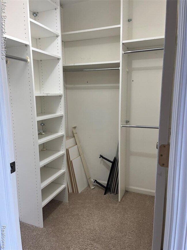 Building Photo - 3255 Camden Dr