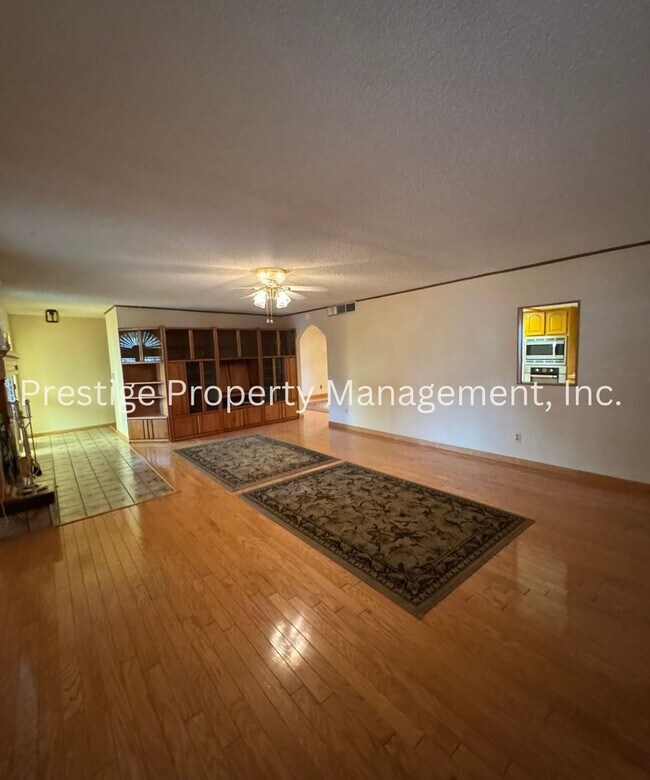 Building Photo - This 3/2 East Side Home Has It All AND more!