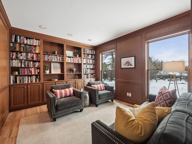 Building Photo - 3250 Chestnut Run Dr