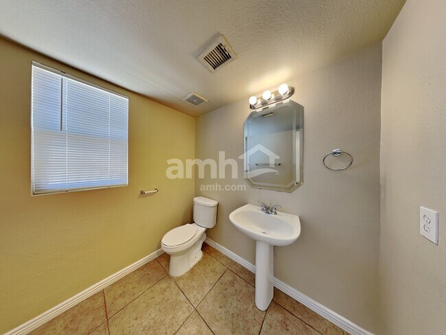 Building Photo - 10406 W Orange Blossom Ln