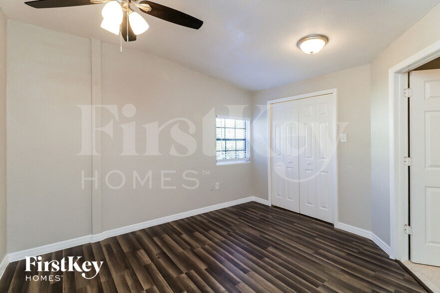 Building Photo - 1003 W 14th St