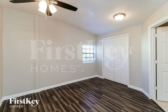 Building Photo - 1003 W 14th St