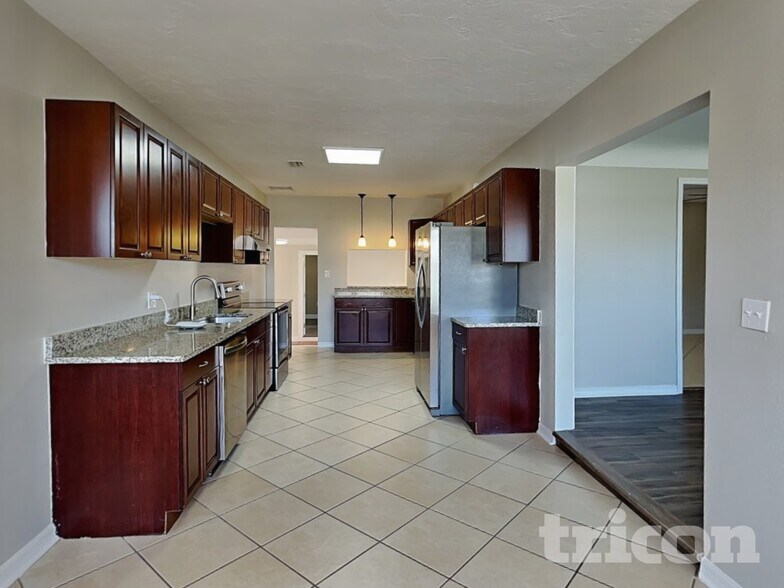 Building Photo - 5601 N 16th St