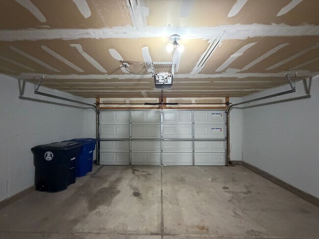 Building Photo - 4 Bedroom Home Available Near Unser Blvd NW & McMahon Blvd!