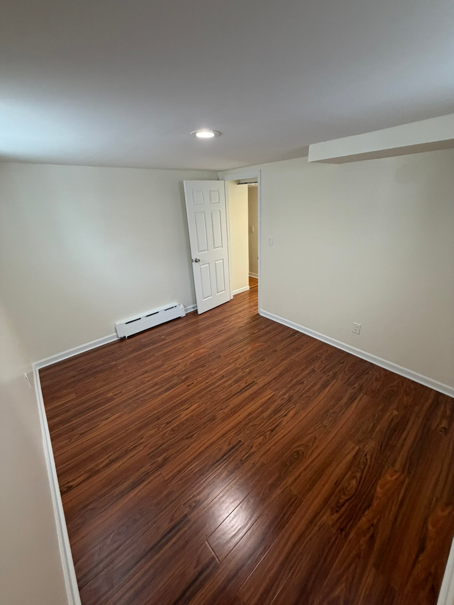 room 2 - 9505 165th Ave