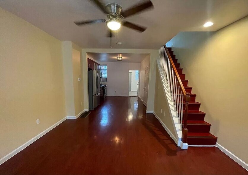 Primary Photo - 5629 Malcolm St