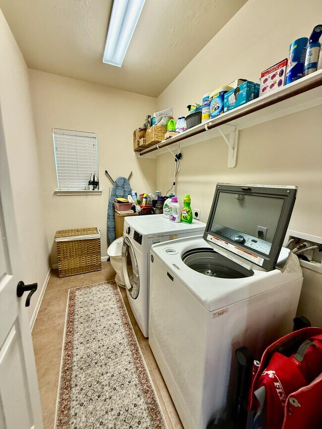 Building Photo - 8153 Tranquil Lake Way