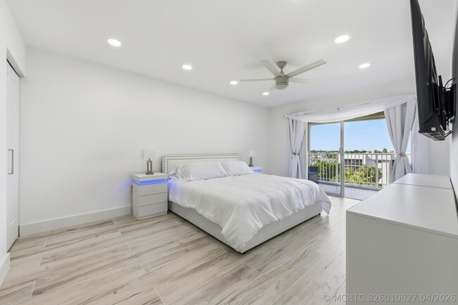 Building Photo - 3520 S Ocean Blvd