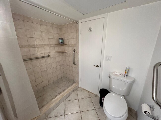 Building Photo - 3115 Oakland Shores Dr