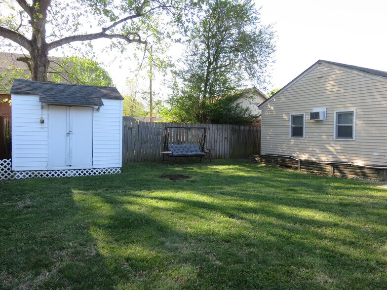 Building Photo - 7 S Daisy Ave