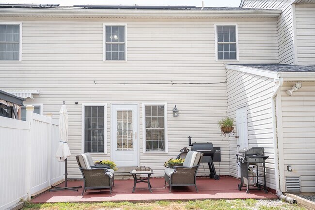 Building Photo - Charming 3 Bedroom, 1.5 Bath Townhome - EL...