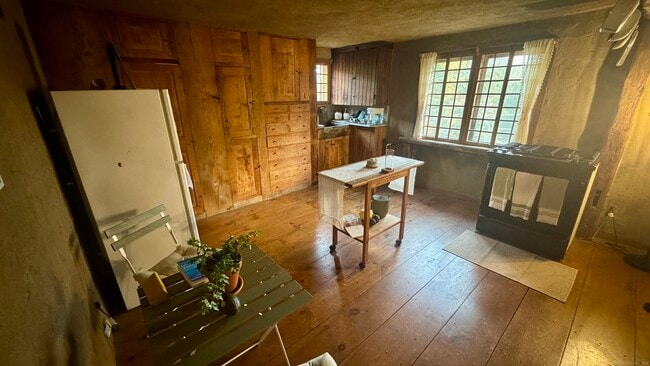 Building Photo - 45 Hoppen Rd