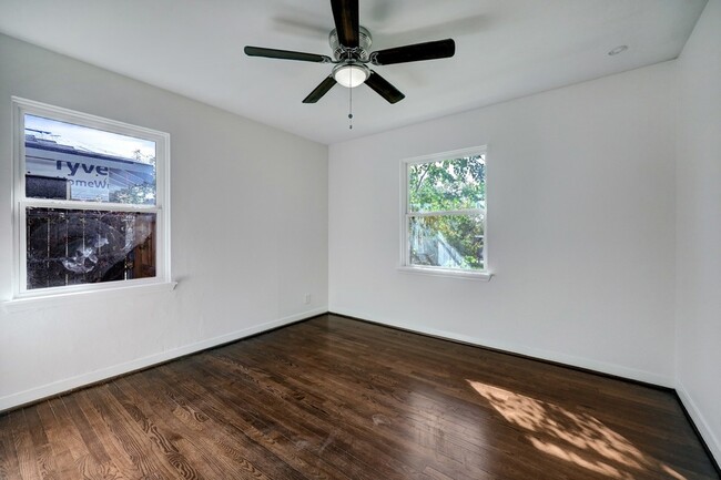 Building Photo - 2534 Roy Cir