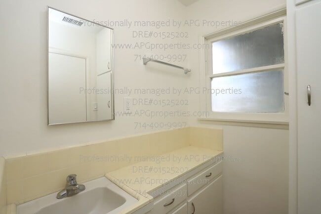 Building Photo - 919 W Wilshire Ave