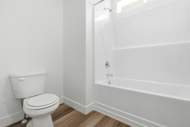 Building Photo - 858 Coulsen Dr