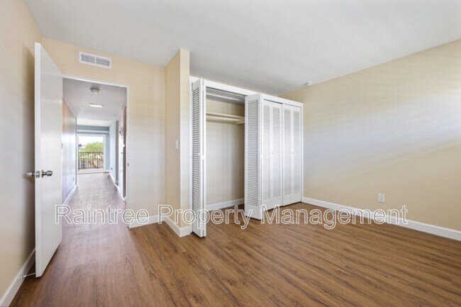 Building Photo - 620 W Solana Cir