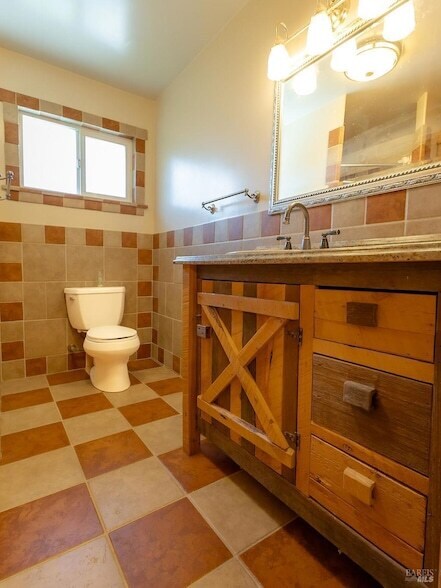 Building Photo - 944 Clover Dr