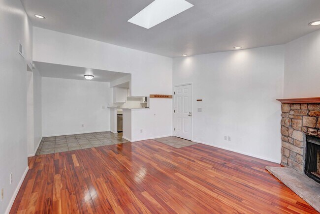 Building Photo - $1,825 - 2 Bed, 2 Bath Condo in Denver wit...