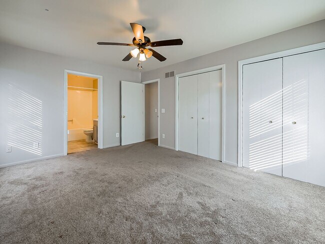 Building Photo - Spacious 3-Bedroom Home in a Great Pontiac Location!