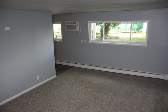 Building Photo - MOVE IN TODAY! Limited Units Available