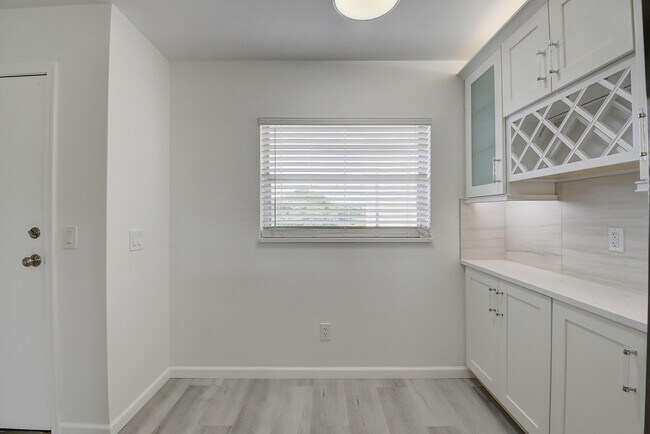 Building Photo - 23305 Barwood Ln N