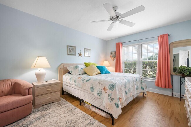 Building Photo - GORGEOUS 2 BEDROOM, 2 BATHROOM 1ST FLOOR CONDO LOCATED IN THE HIGHLY SOUGHT AFTER TENTH FAIRWAY A...