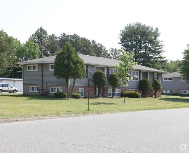 Building Photo - 6-15 Manor Dr