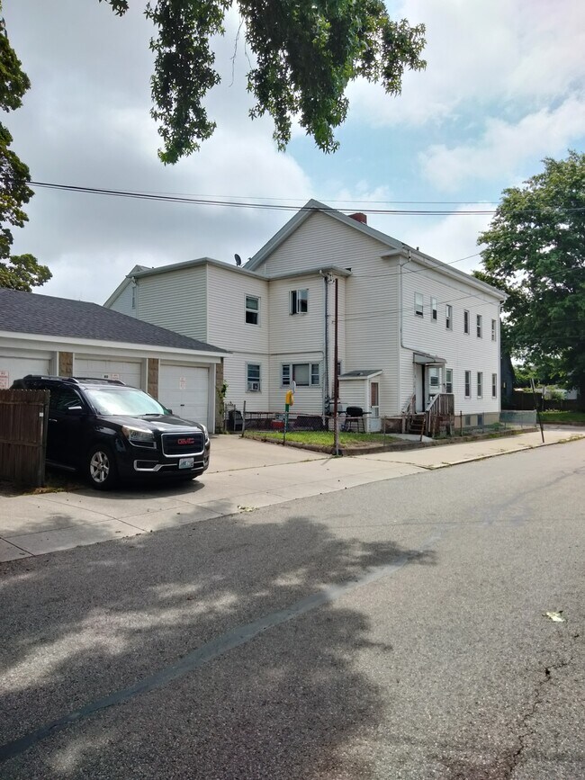 Building Photo - 181 Carpenter St