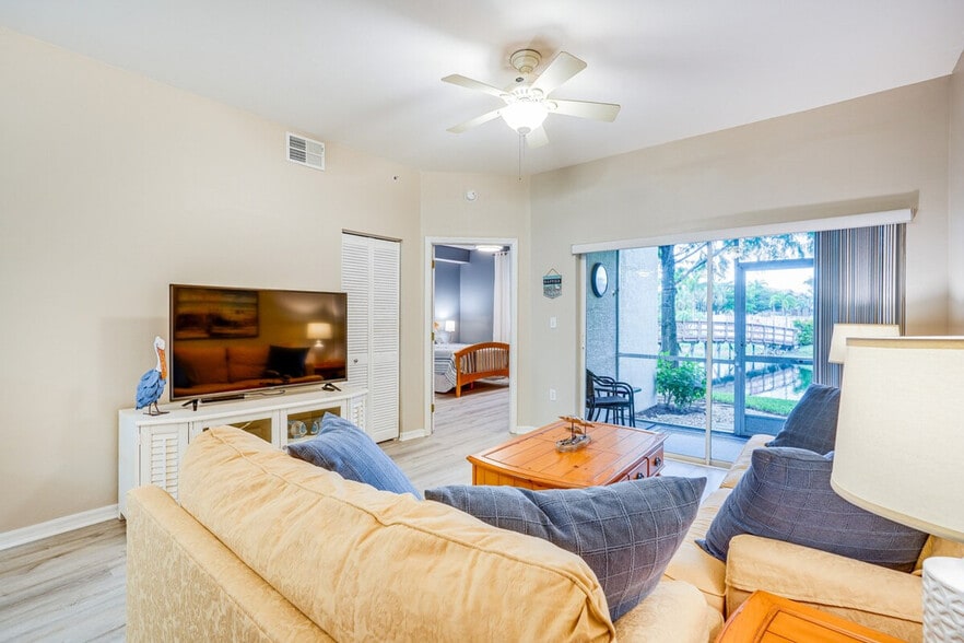 Building Photo - 15430 Bellamar Cir