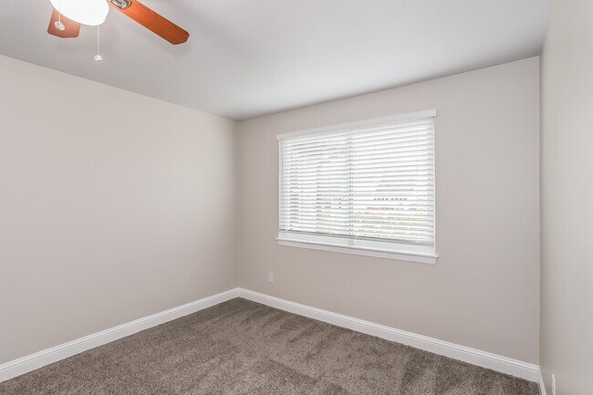 Building Photo - 10819 Sagewind Dr