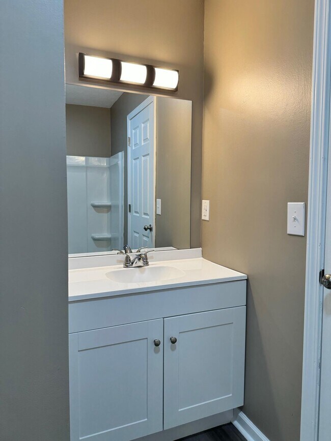 Building Photo - 222 Beechwood Dr