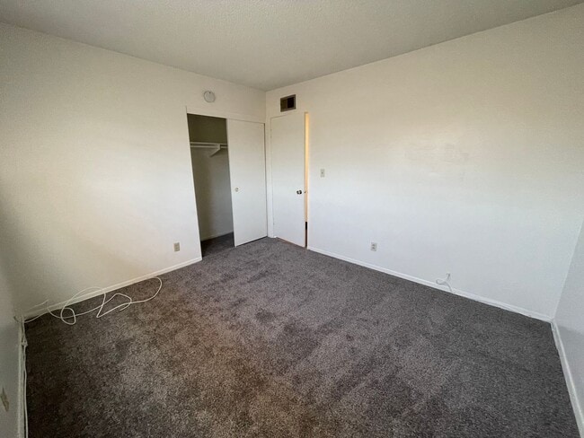 Building Photo - Beautifully Maintained Northern Vandenberg...