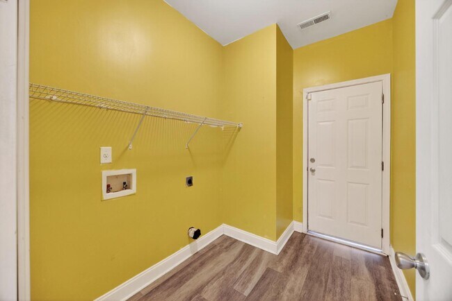 Building Photo - 8831 Kellum Dr
