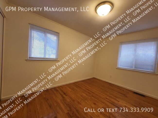 Building Photo - 8975 Nottingham Dr