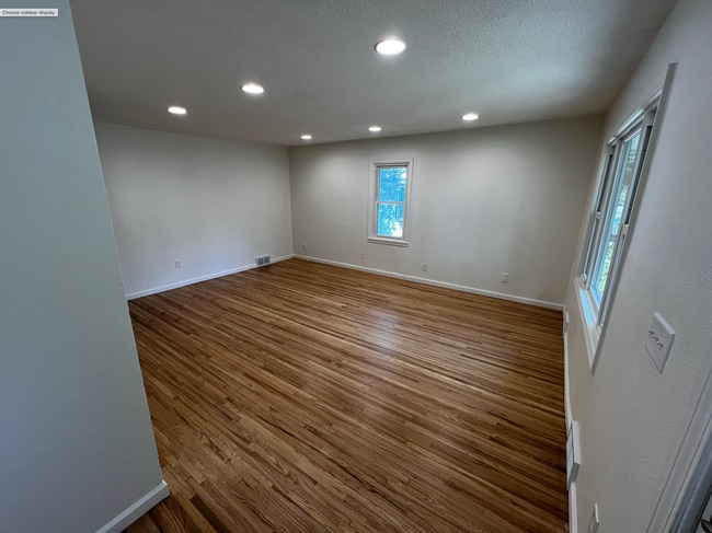 Building Photo - 1105M