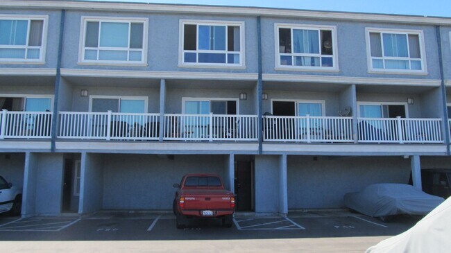 Building Photo - ACROSS FROM THE BEACH!