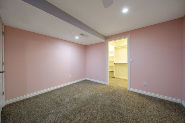 Building Photo - Spacious 4 Bed, 3 Bath Pet-Friendly Home w...