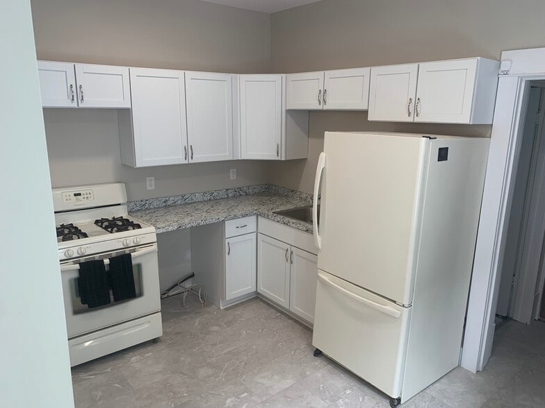 kitchen - 1046 19th Ave SE