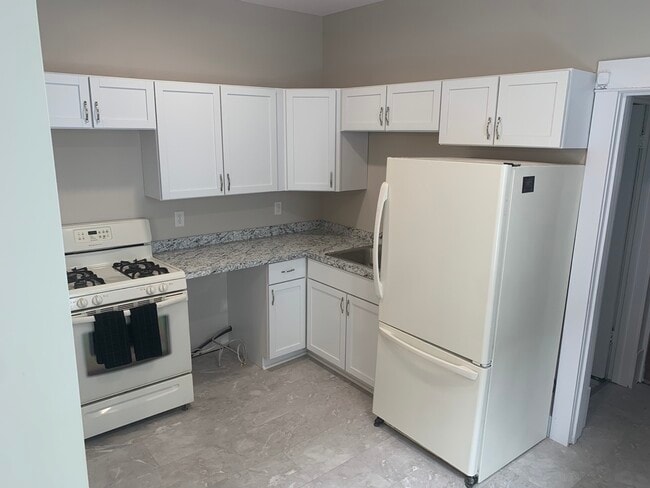 kitchen - 1046 19th Ave SE