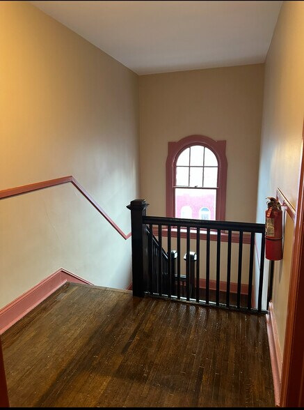 Building Photo - 112 E Washington St