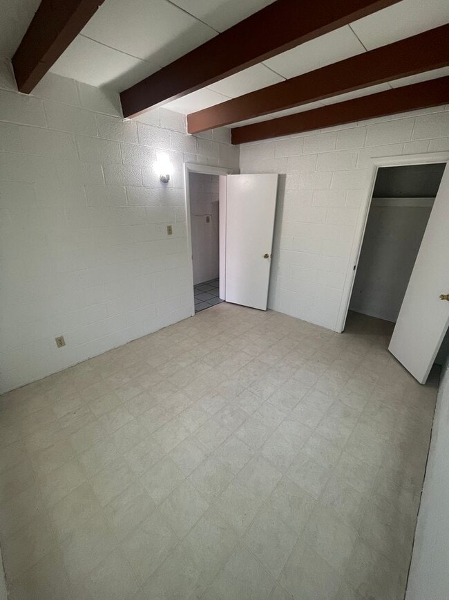 Building Photo - Cute 3-bedroom, 1-bathroom Home