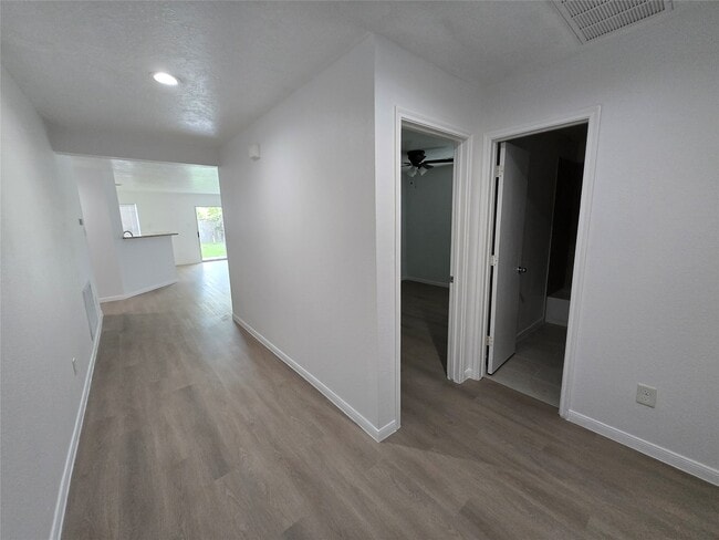 Building Photo - 427 Remington Heights Dr