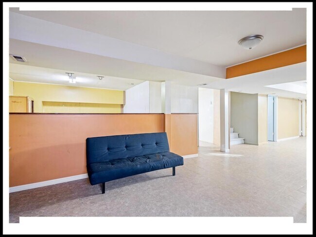 Building Photo - 112 E Lawson St