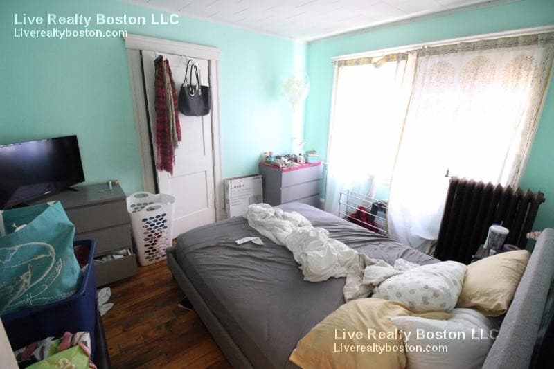 Building Photo - 97 Oakland St